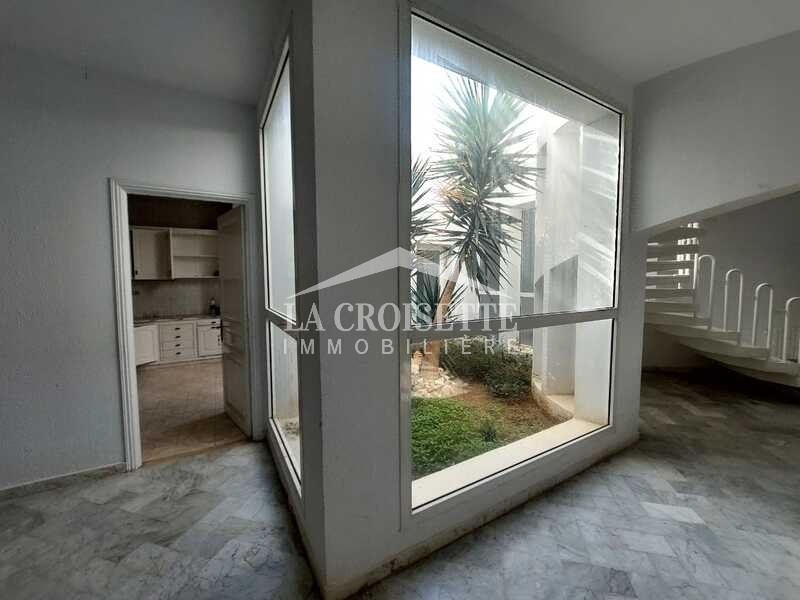 Villa S+6 avec piscine à La Marsa